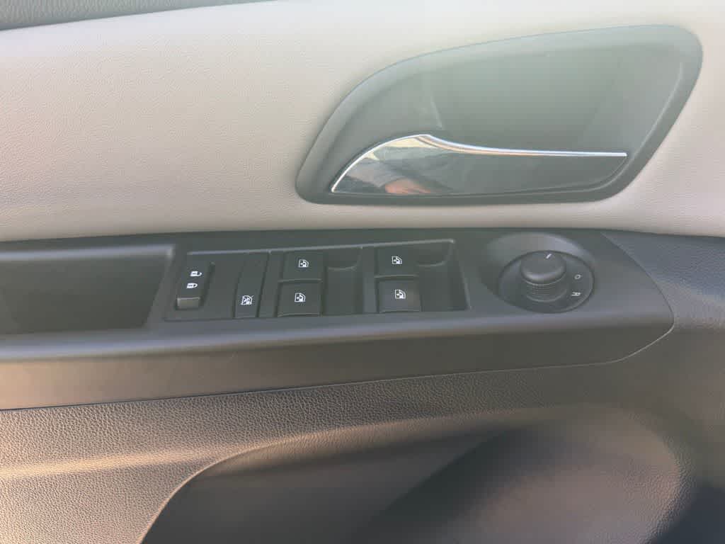 Thumbnail: 2015 Chevrolet Cruze - 28