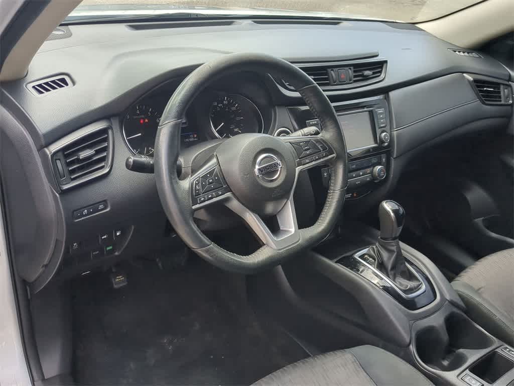 2018 Nissan Rogue SV 10