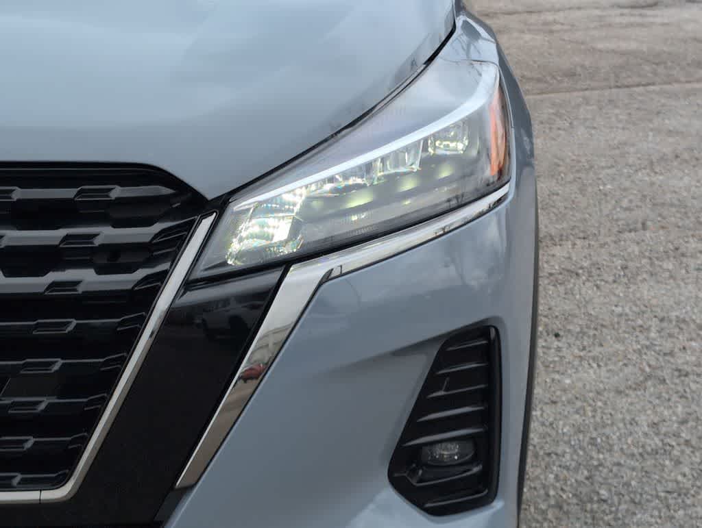 Thumbnail: 2023 Nissan Kicks - 11