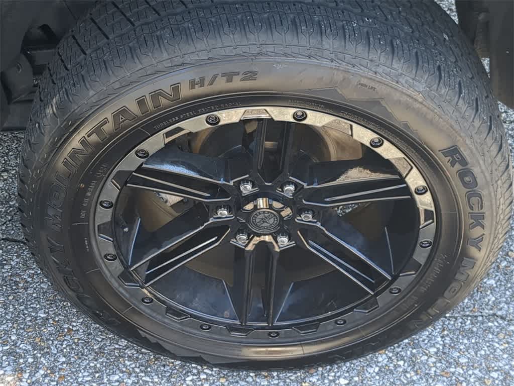 Thumbnail: 2017 Chevrolet Tahoe - 14