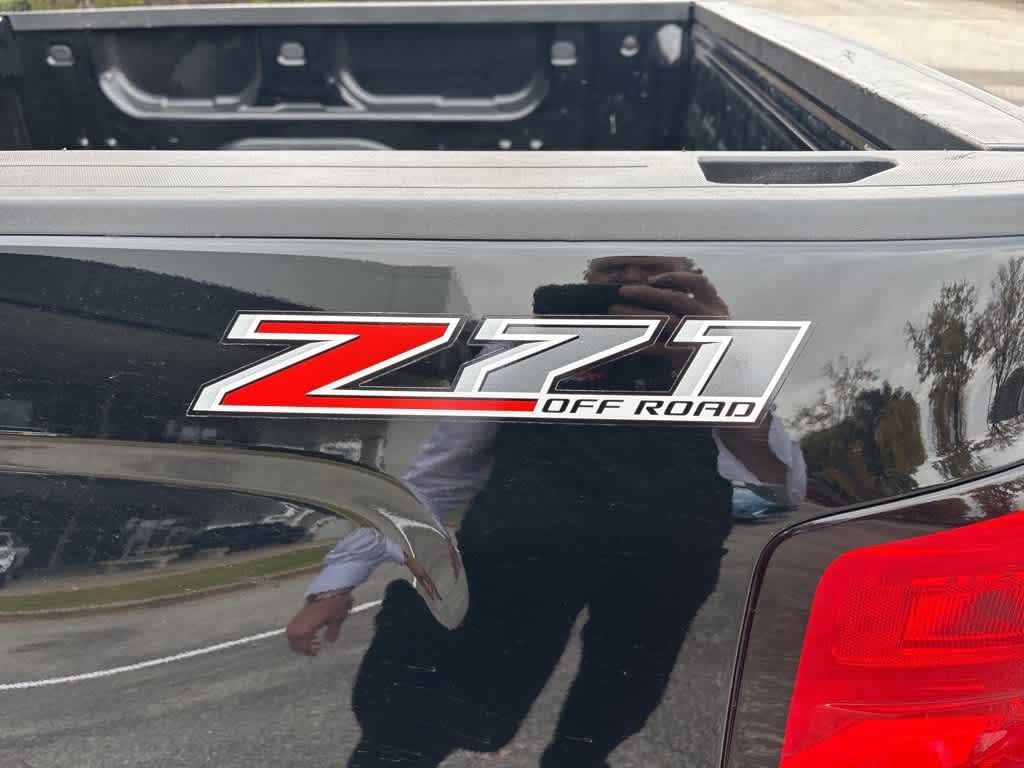 Thumbnail: 2017 Chevrolet Silverado 1500 - 19