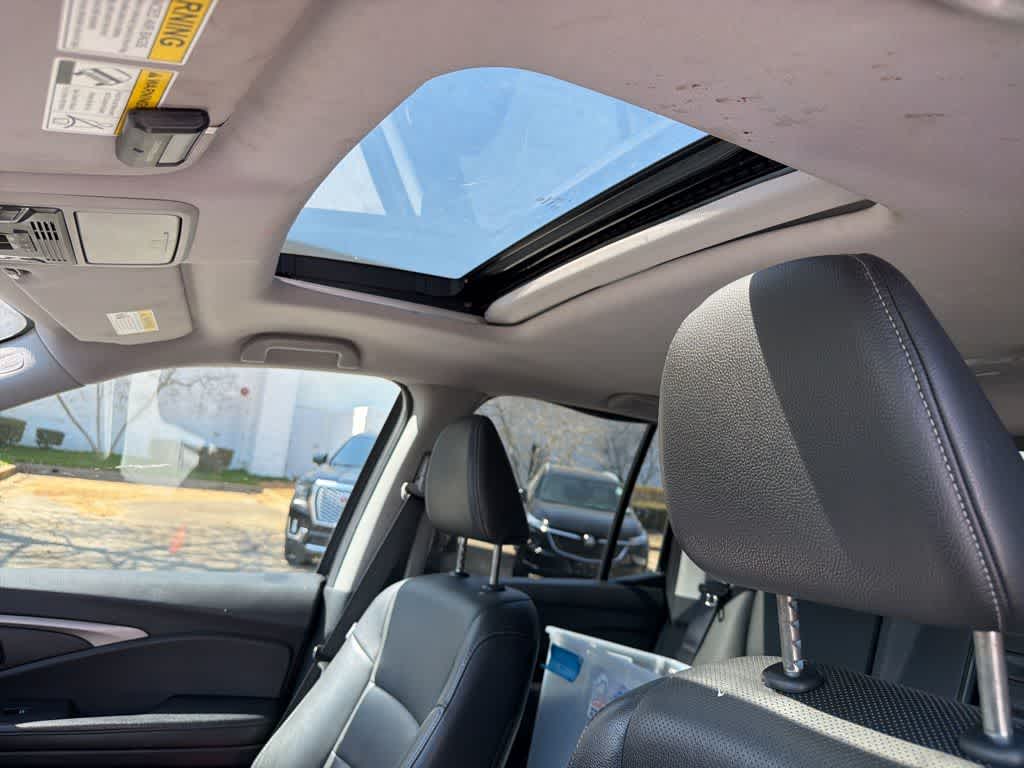 Thumbnail: 2019 Honda Ridgeline - 14