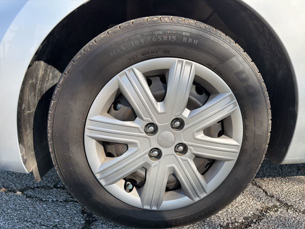 Thumbnail: 2023 Kia Rio - 3