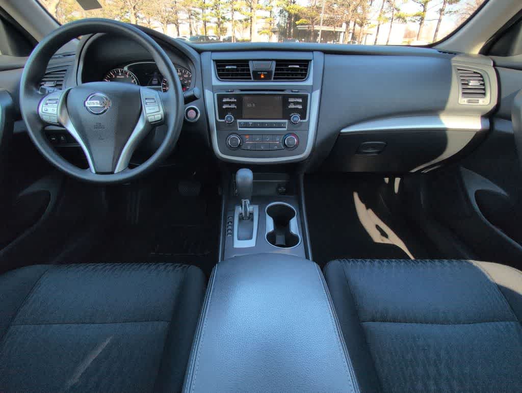 Thumbnail: 2017 Nissan Altima - 15