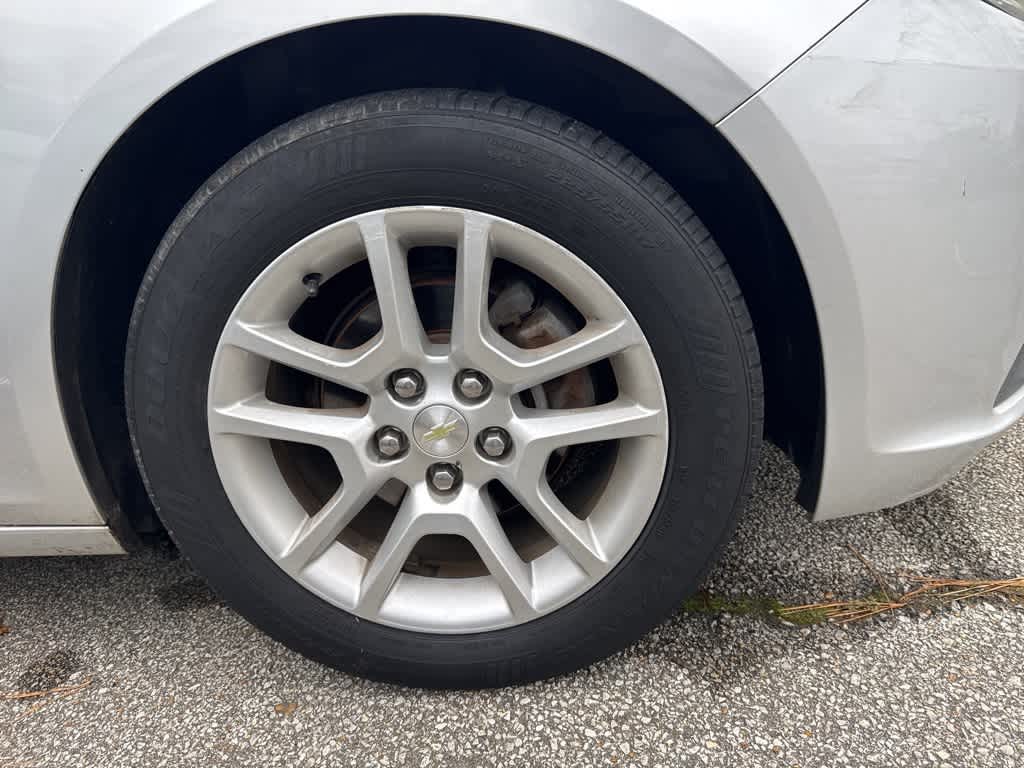 Thumbnail: 2015 Chevrolet Malibu - 10