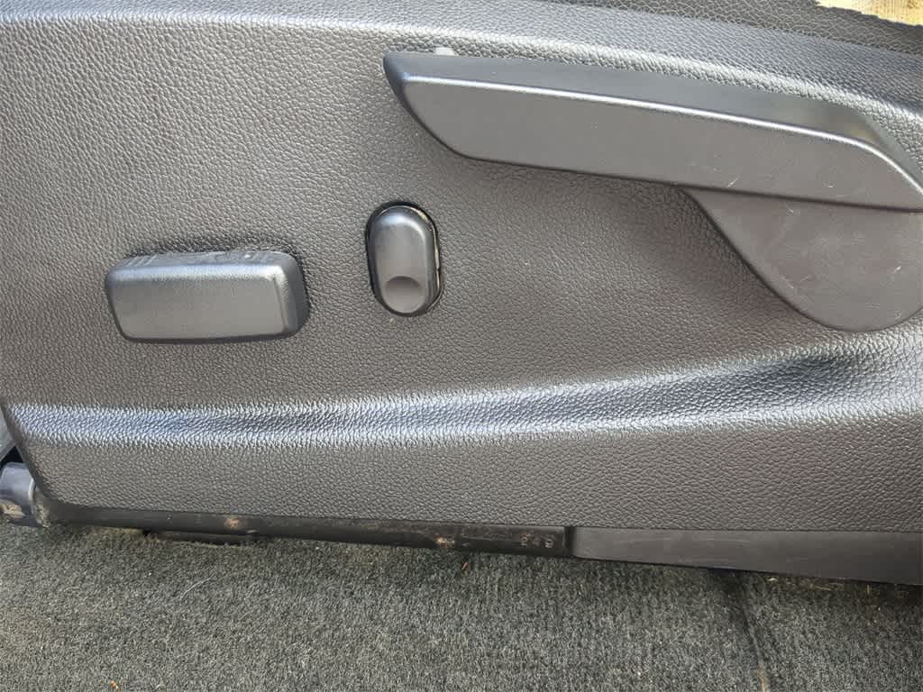 Thumbnail: 2016 GMC Canyon - 18