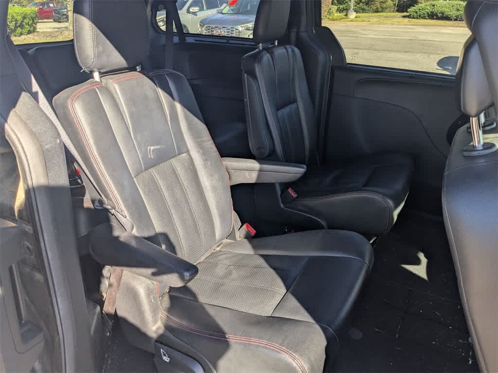 Thumbnail: 2016 Dodge Grand Caravan - 19