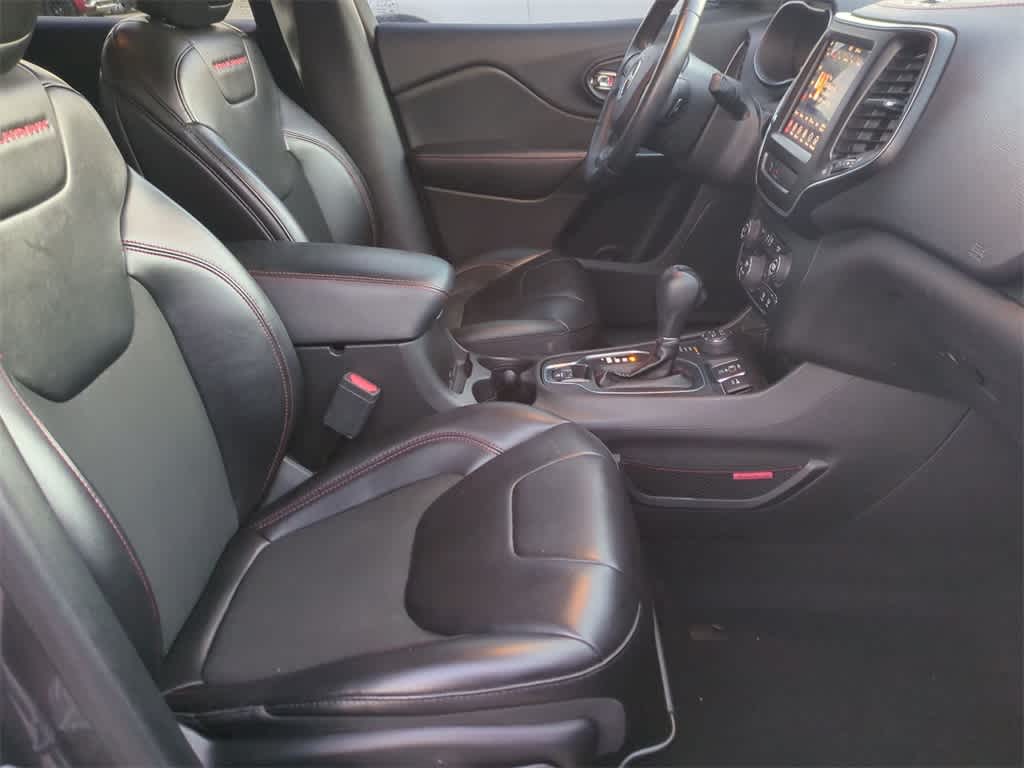 Thumbnail: 2019 Jeep Cherokee - 22