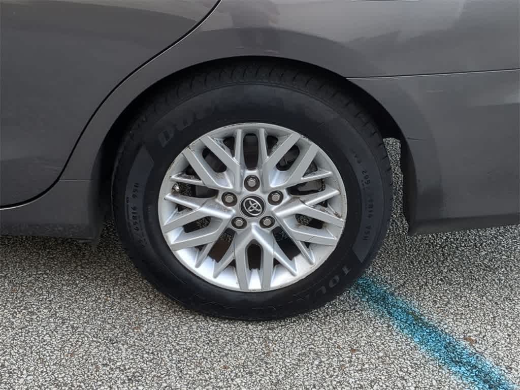 2017 Toyota Camry LE 14