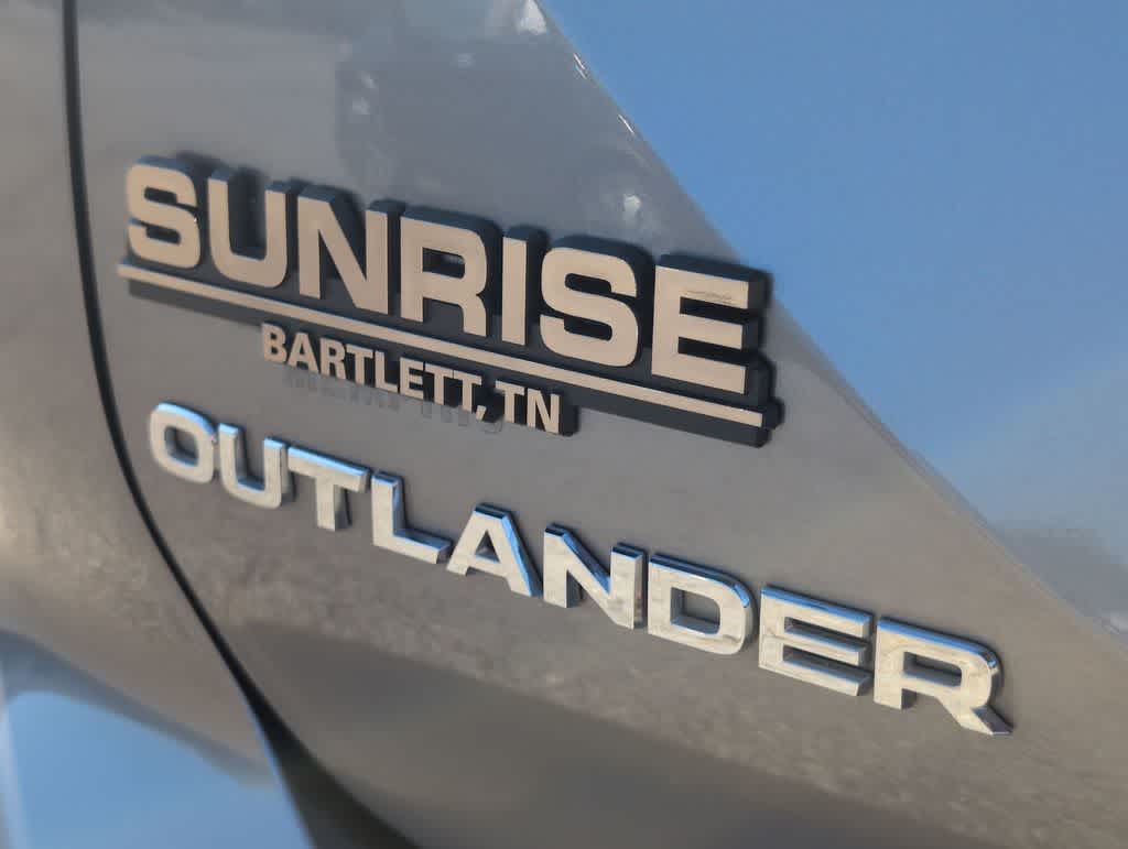 Thumbnail: 2022 Mitsubishi Outlander - 13