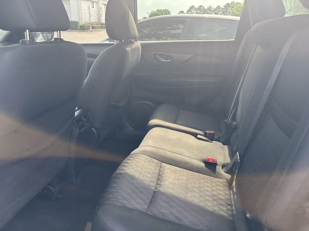 2018 Nissan Rogue SV 13