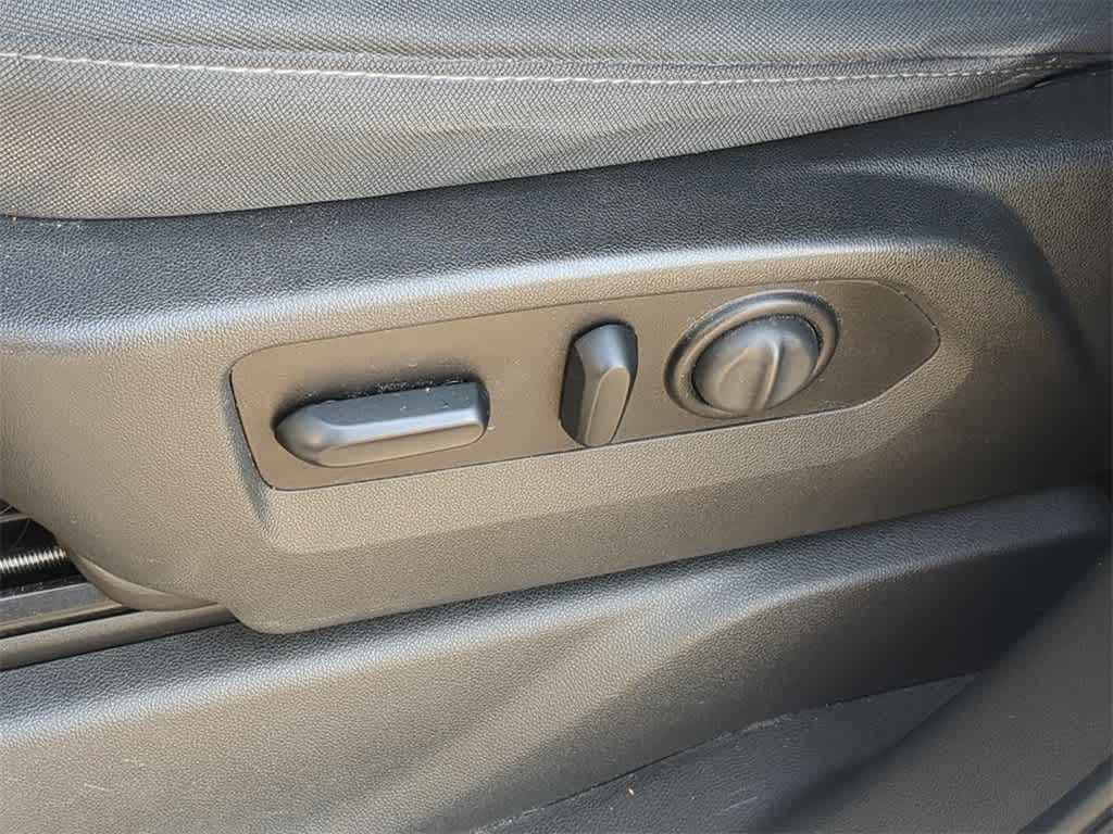 Thumbnail: 2020 Chevrolet Silverado 1500 - 16