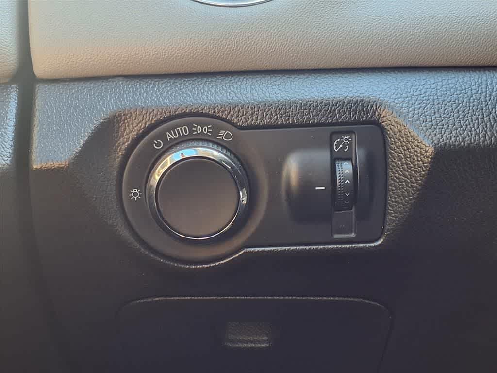 Thumbnail: 2015 Chevrolet Cruze - 21