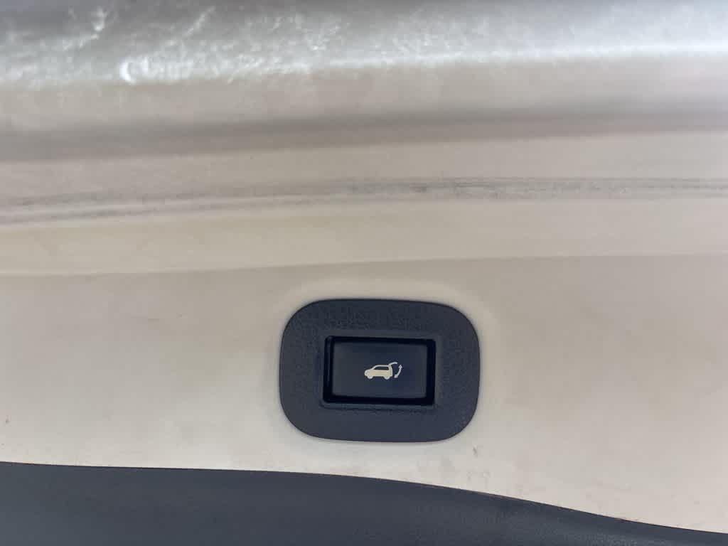 2018 Nissan Rogue SV 16