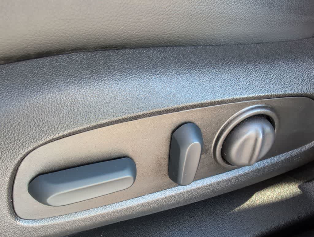 Thumbnail: 2023 GMC Acadia - 18