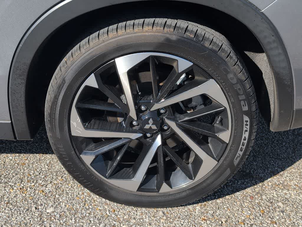 Thumbnail: 2022 Mitsubishi Outlander - 14