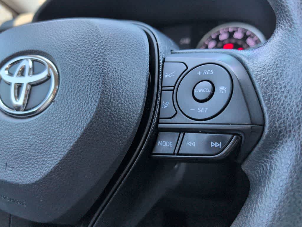 Thumbnail: 2021 Toyota RAV4 - 26