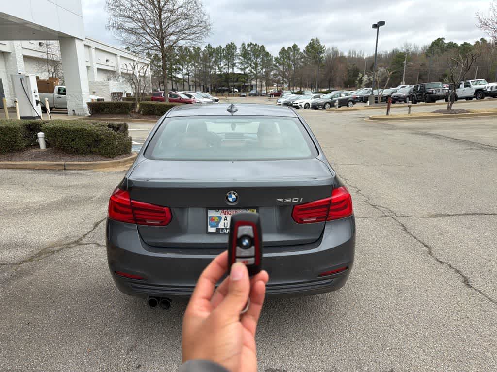 Thumbnail: 2017 BMW 3 Series - 21