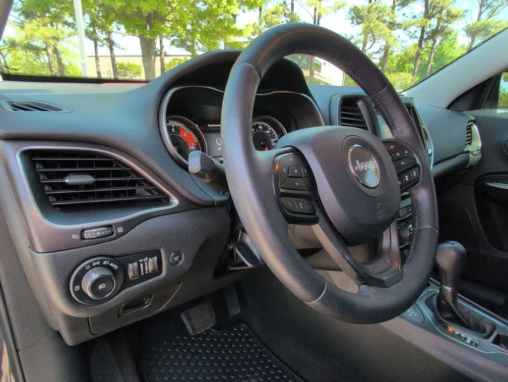 Thumbnail: 2019 Jeep Cherokee - 10