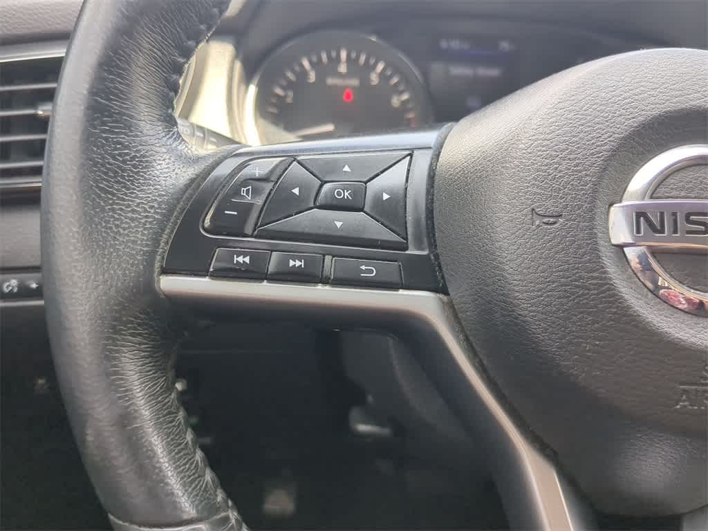 2018 Nissan Rogue SV 24