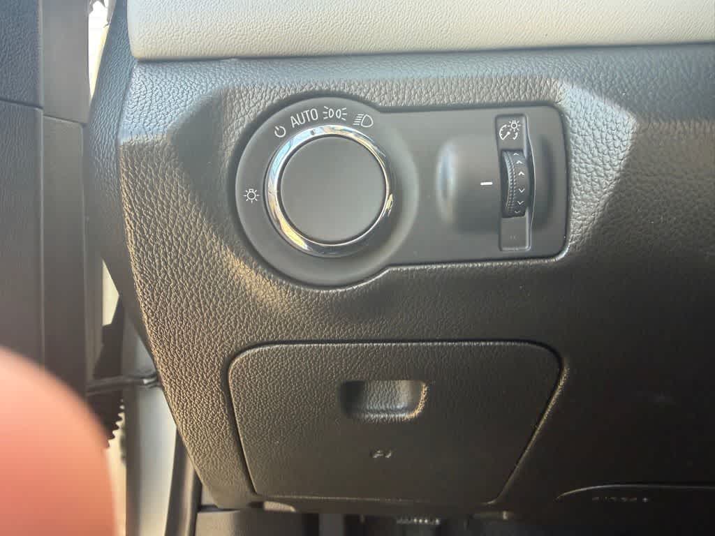 Thumbnail: 2015 Chevrolet Cruze - 29