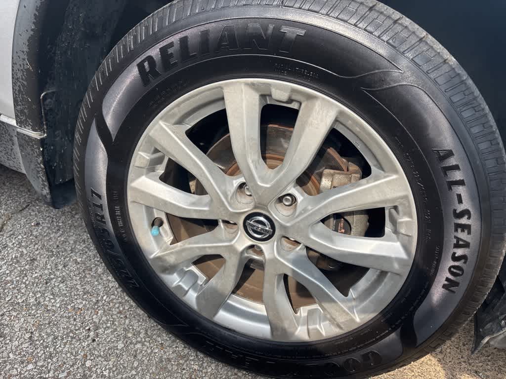 2018 Nissan Rogue SV 19