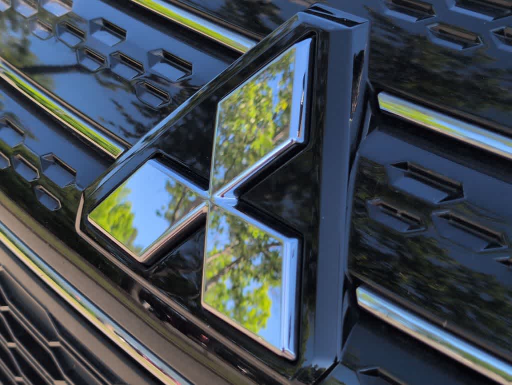 Thumbnail: 2022 Mitsubishi Outlander - 12