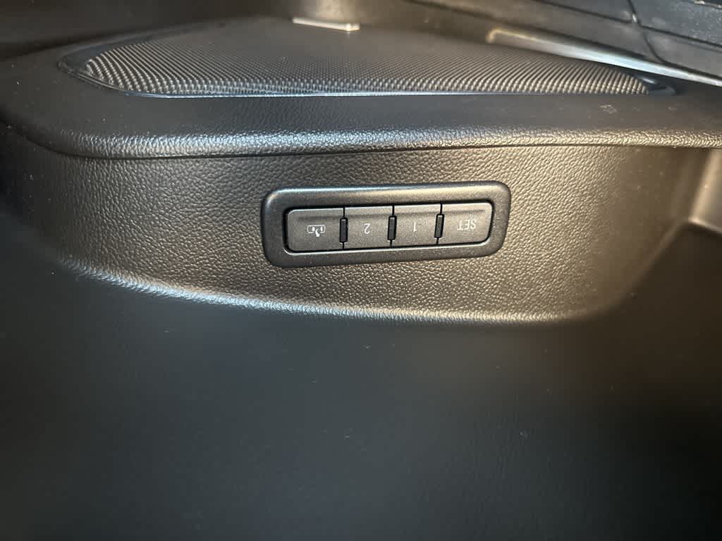 Thumbnail: 2017 GMC Yukon - 9