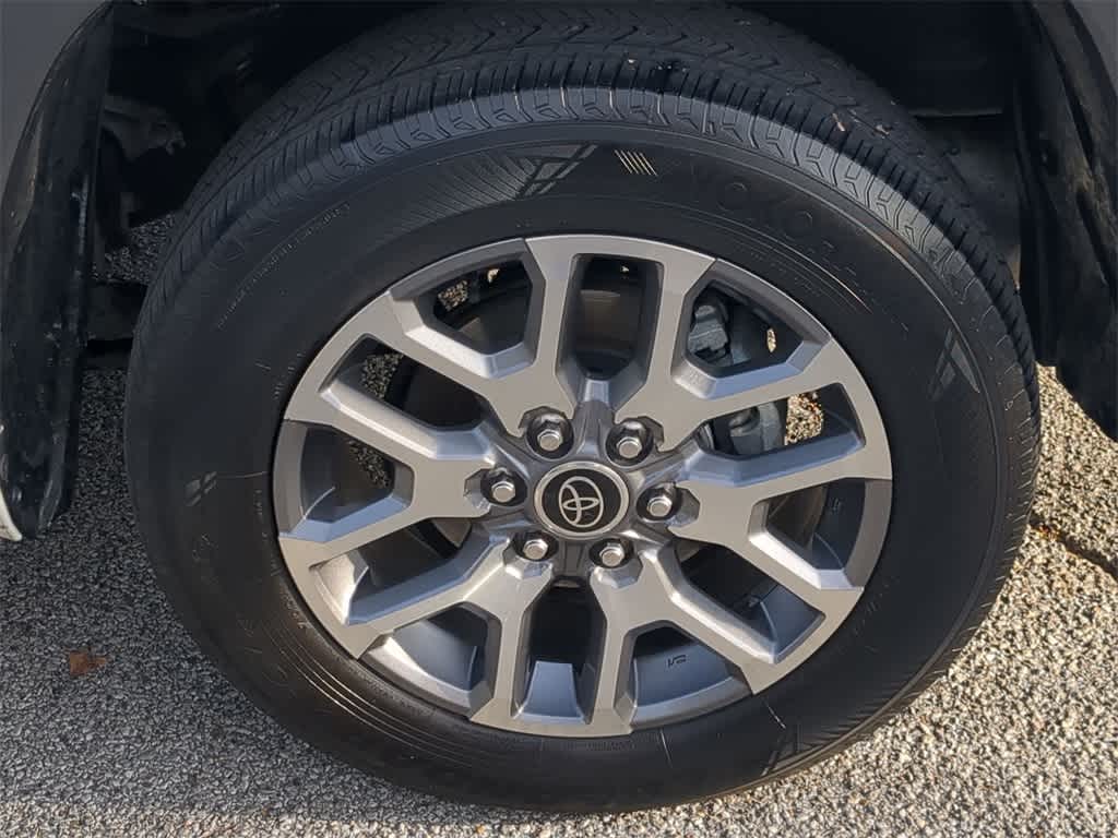 Thumbnail: 2022 Toyota Tundra - 14