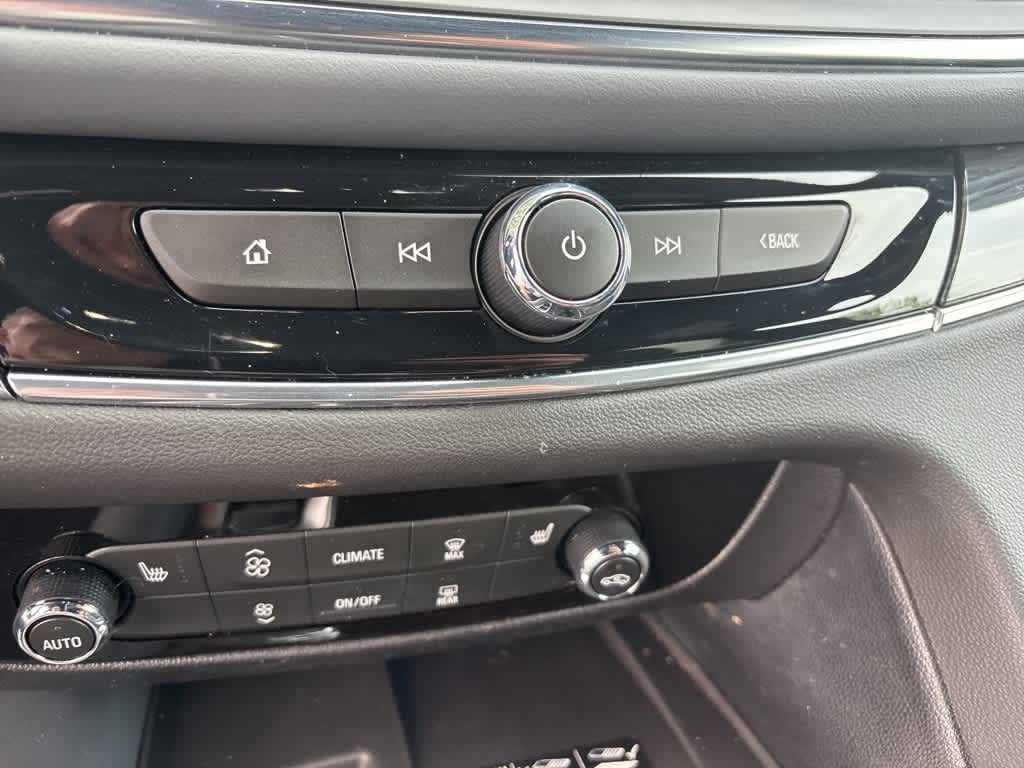 2024 Buick Enclave Essence 5