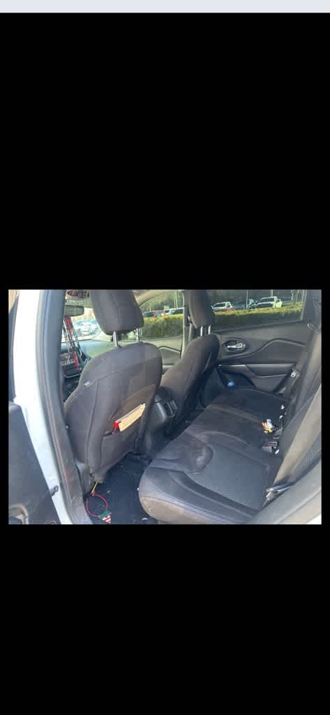 Thumbnail: 2021 Jeep Cherokee - 17