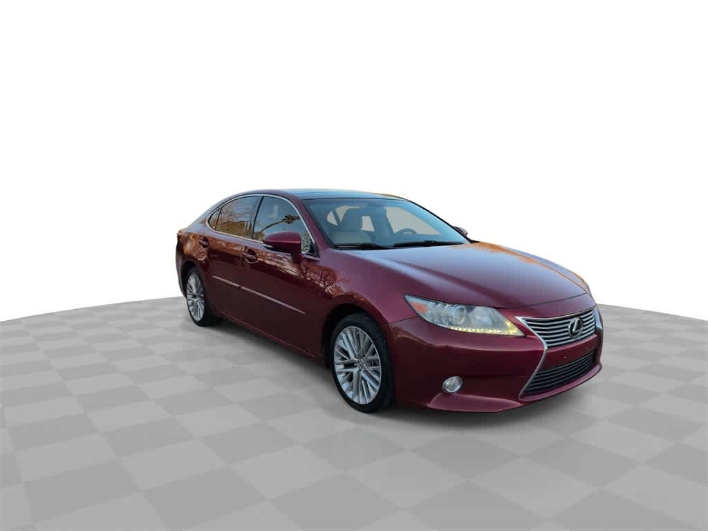 Thumbnail: 2013 Lexus ES - 2