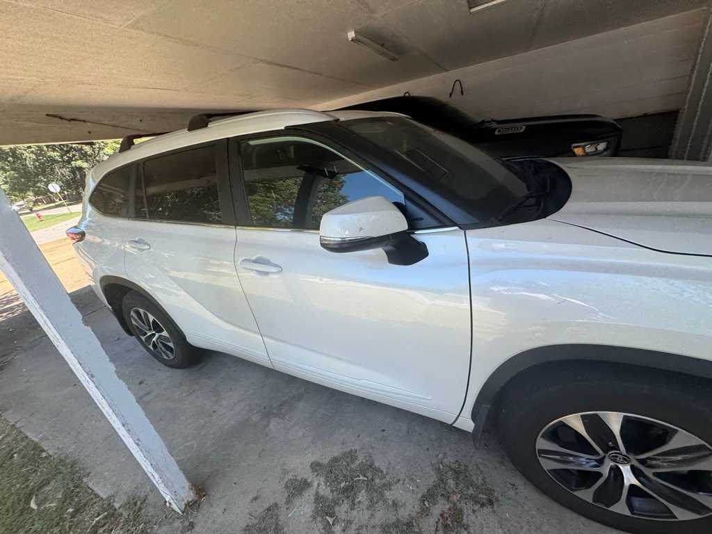 Thumbnail: 2023 Toyota Highlander - 3