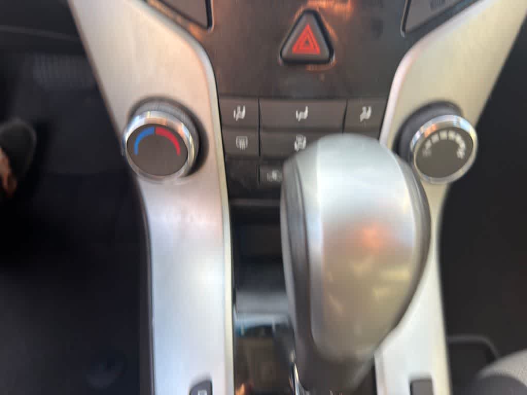 Thumbnail: 2015 Chevrolet Cruze - 31