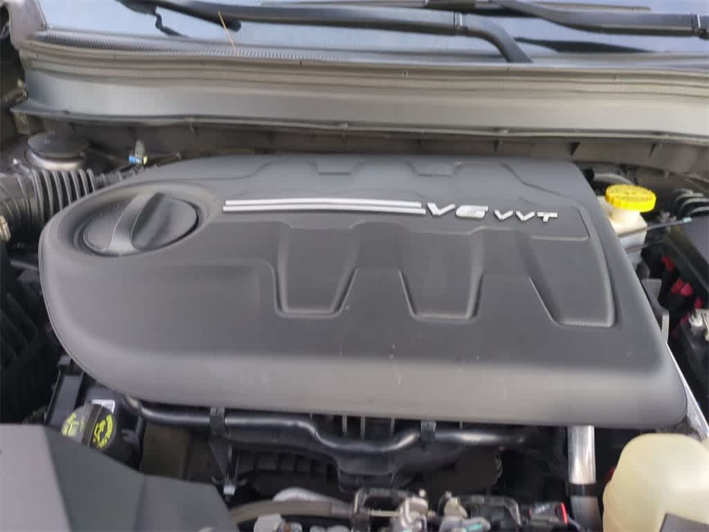 Thumbnail: 2019 Jeep Cherokee - 15