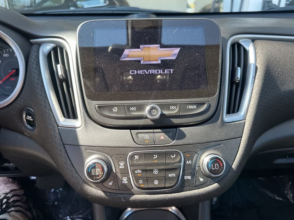 Thumbnail: 2022 Chevrolet Malibu - 10