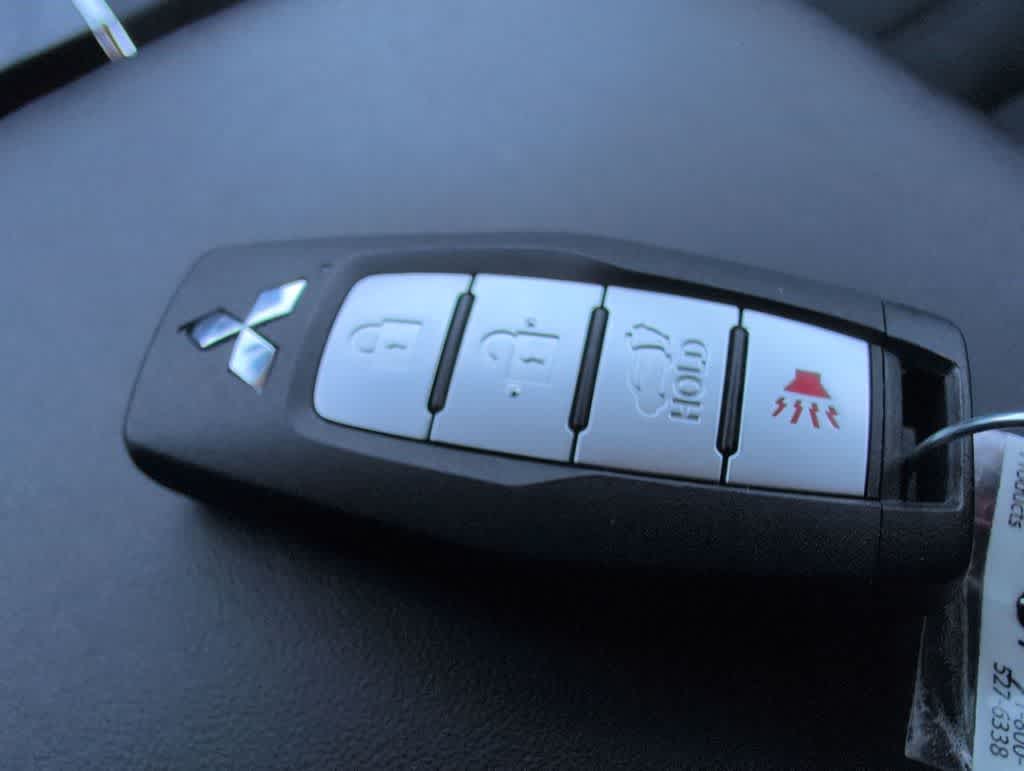 Thumbnail: 2022 Mitsubishi Outlander - 36