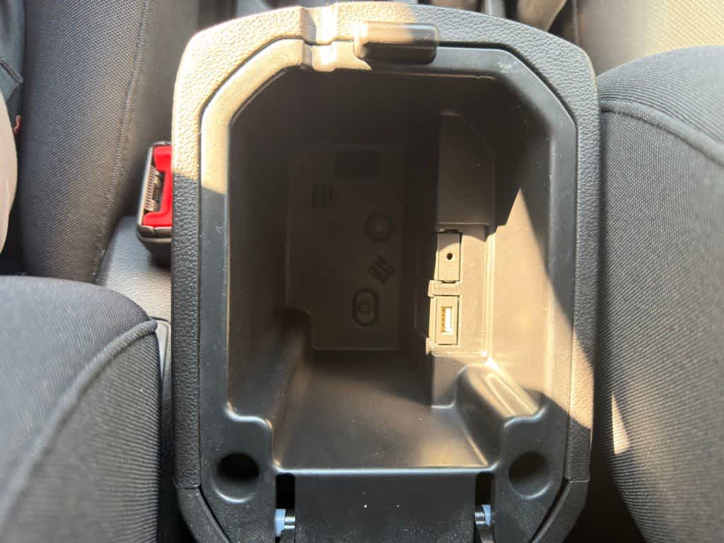 Thumbnail: 2015 Chevrolet Cruze - 38