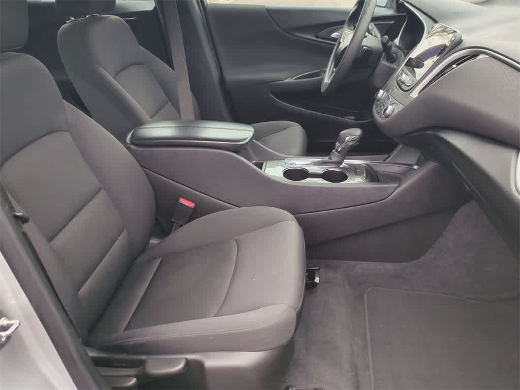 Thumbnail: 2022 Chevrolet Malibu - 21