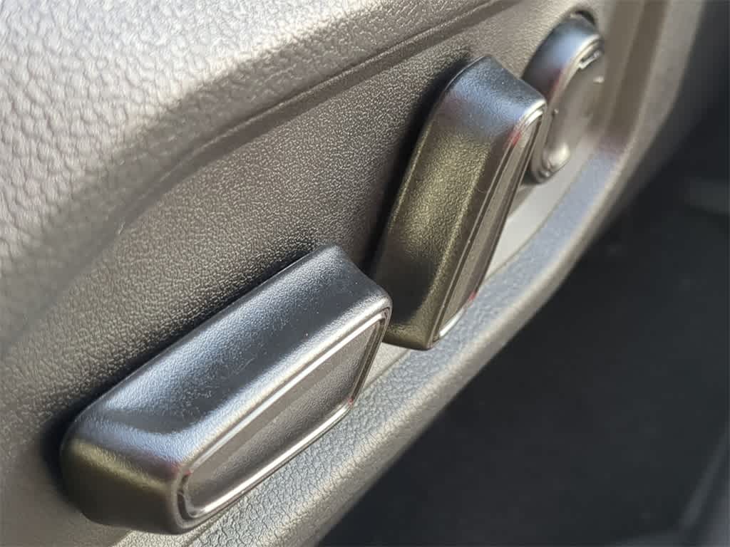 Thumbnail: 2022 Toyota Tundra - 18