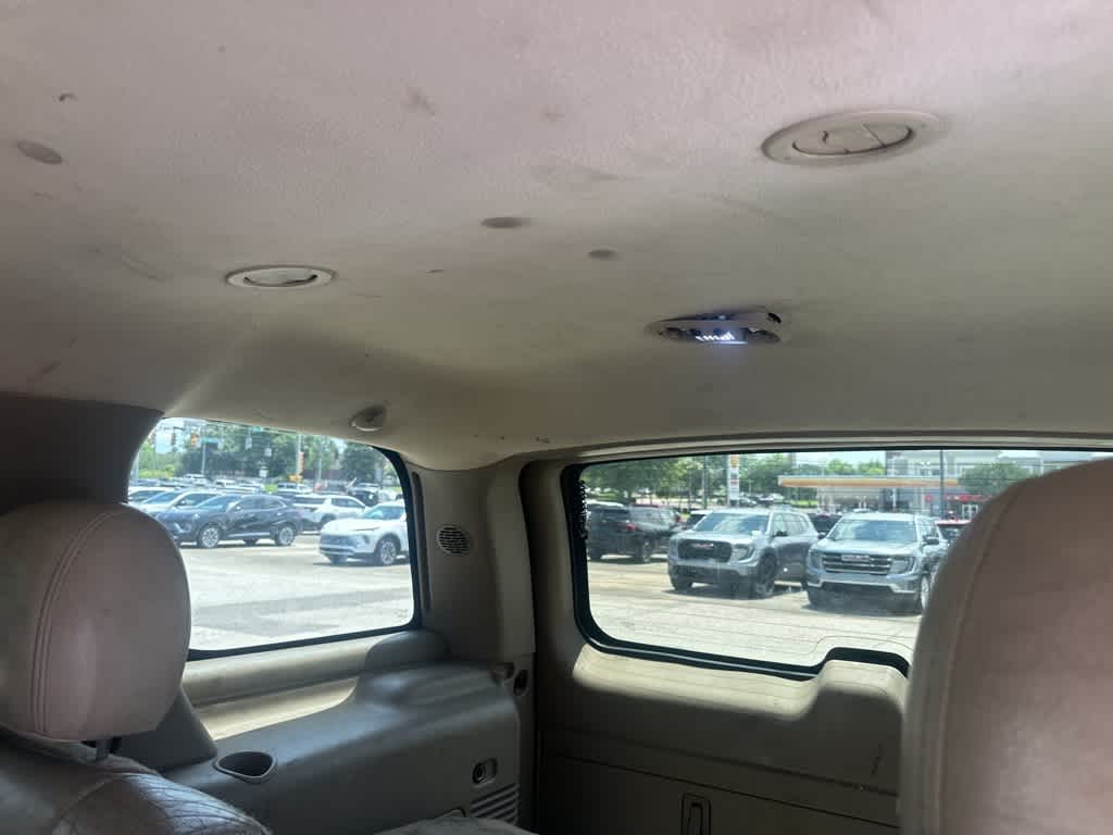 2004 Chevrolet Tahoe  11