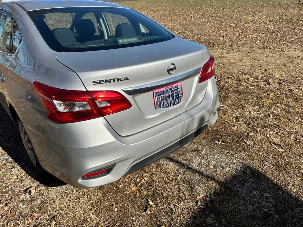 Thumbnail: 2018 Nissan Sentra - 4