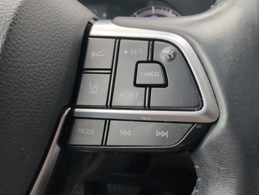 Thumbnail: 2021 Toyota Highlander - 25