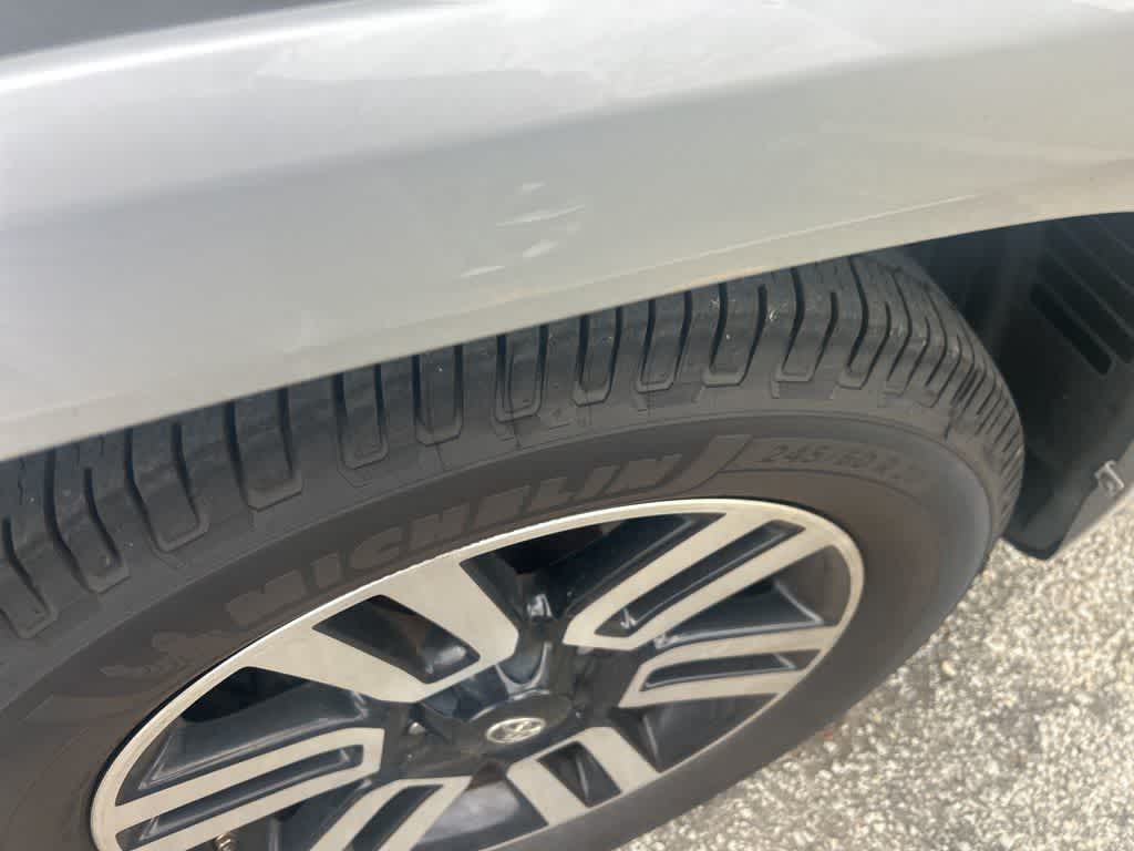 Thumbnail: 2015 Toyota 4Runner - 18