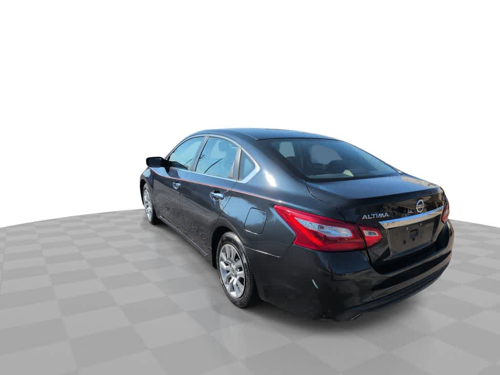 Thumbnail: 2017 Nissan Altima - 6