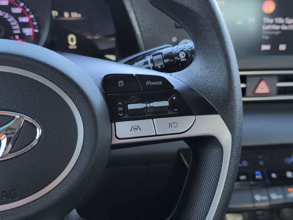 Thumbnail: 2022 Hyundai Elantra - 24