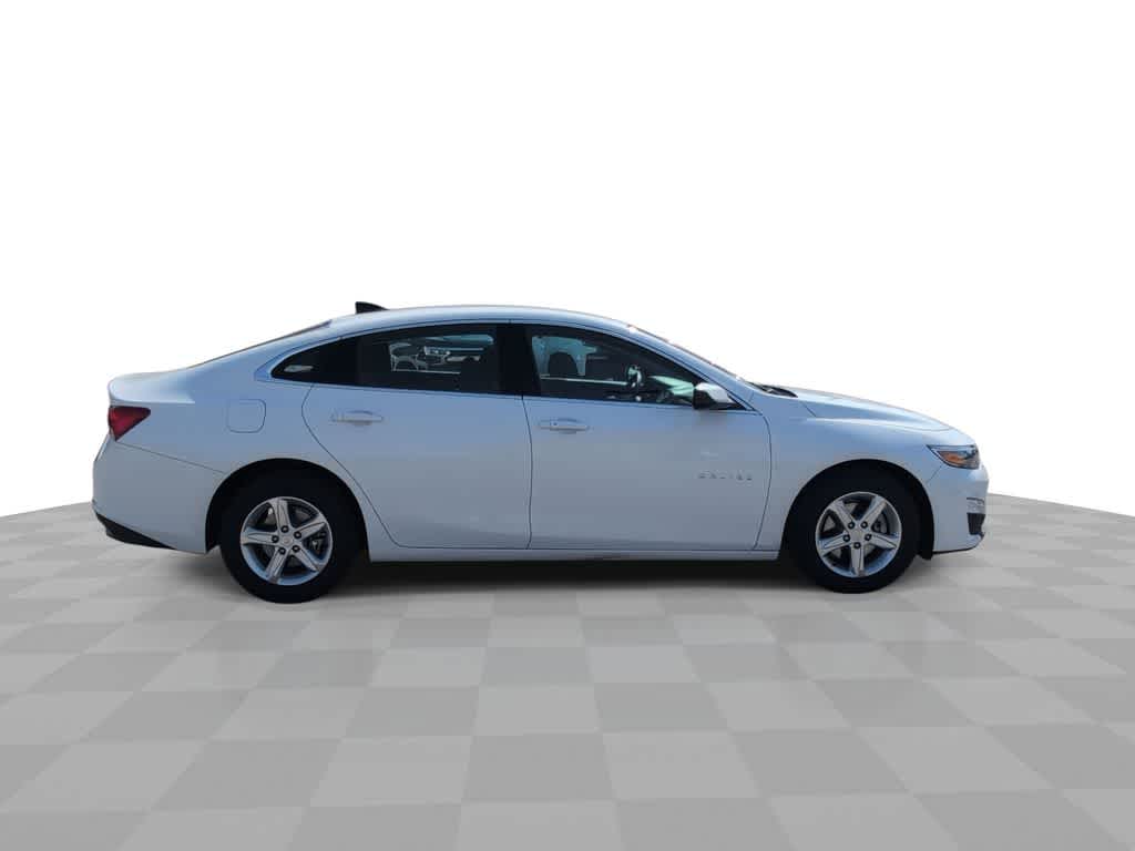 Thumbnail: 2024 Chevrolet Malibu - 9