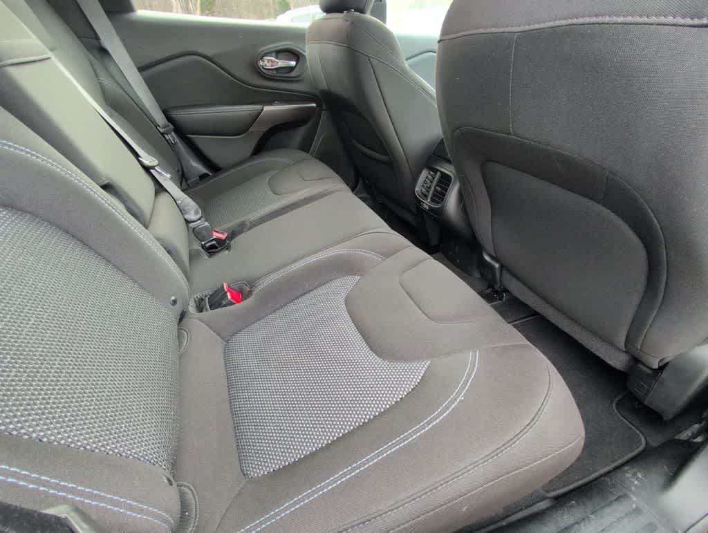 Thumbnail: 2019 Jeep Cherokee - 21