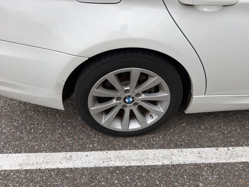 Thumbnail: 2011 BMW 3 Series - 12