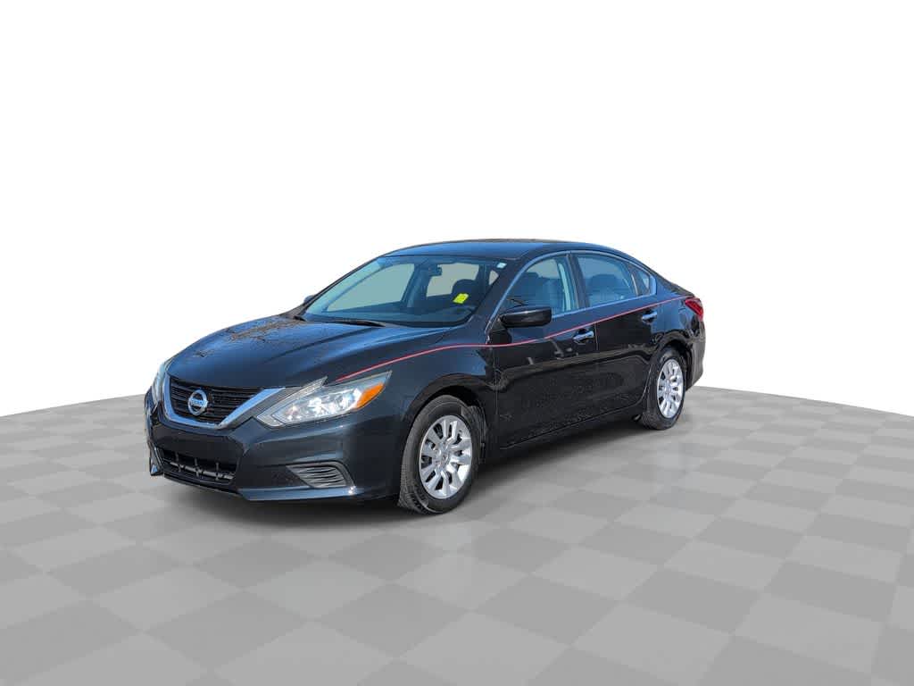 Thumbnail: 2017 Nissan Altima - 4